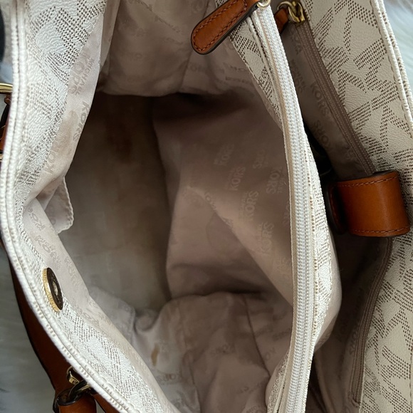 Michael Kors large purse - Picture 7 of 15